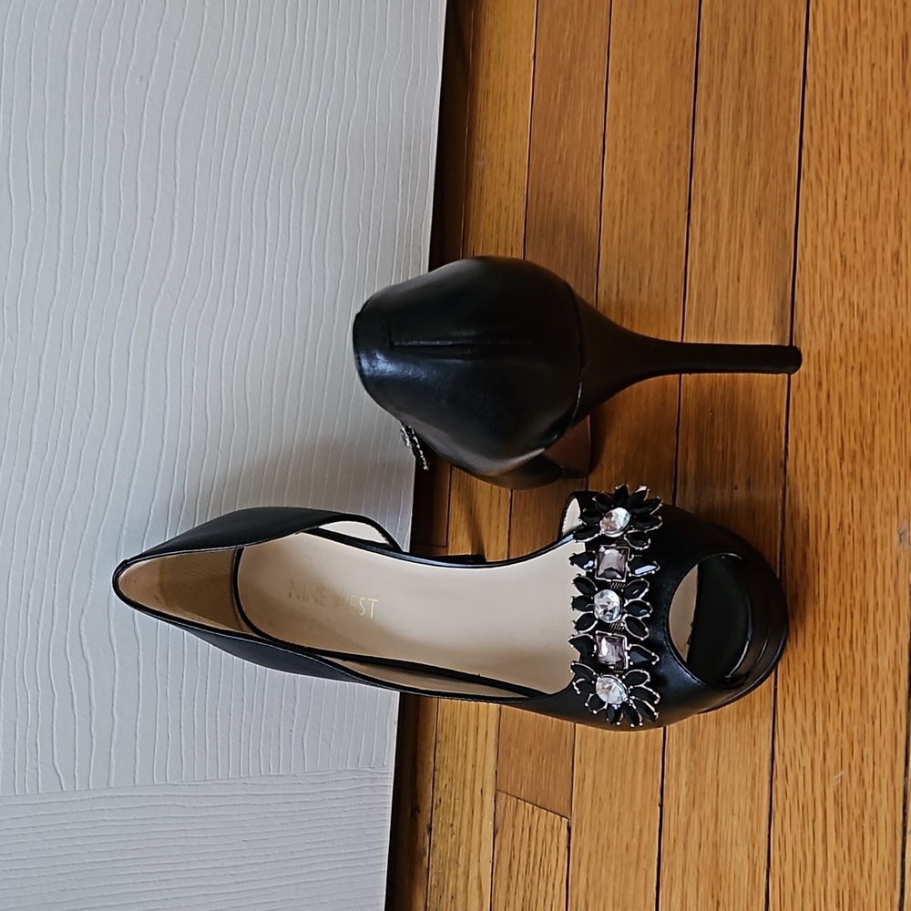 Nine west black heels size 6.5--firm low pricing.
